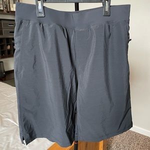 Black Mens 9” Fabletics Franchise Shorts w/ Liner